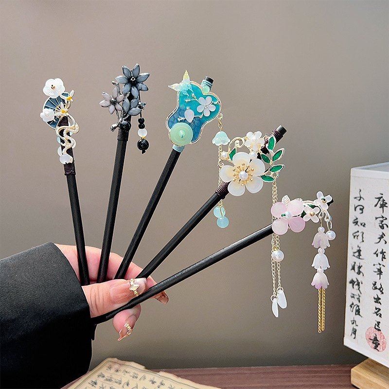 Event Suppliers - Classic Tassel Hair Stick Black Wooden